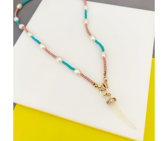 Colar Colors com Pérolas de Água Doce e Dente Madrepérola